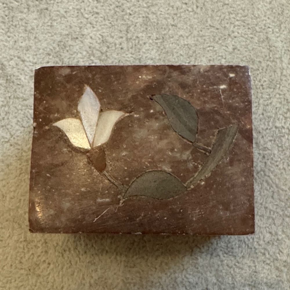 Vintage! Soapstone/Marble Trinket Box with Floral Inlay - Picture 3 of 15